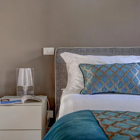 Piazzetta Margutta - My Extra * Rom