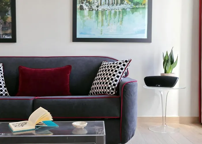 Piazzetta Margutta - My Extra * Rom