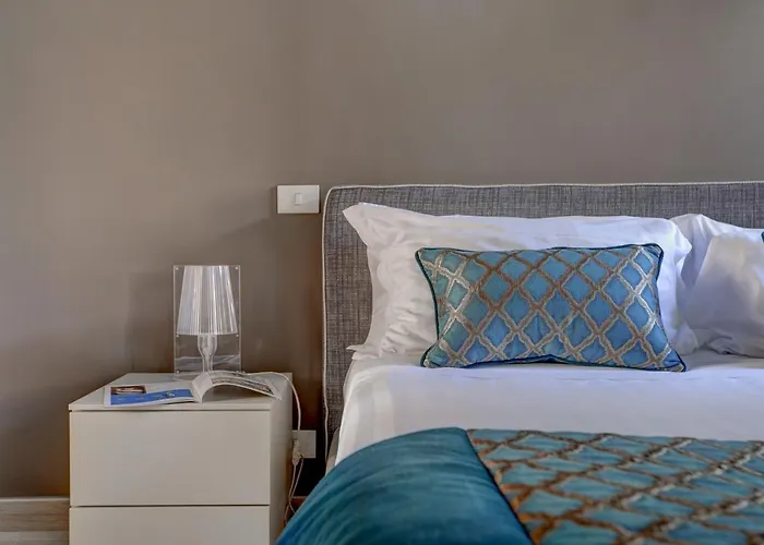 Piazzetta Margutta - My Extra * Rom