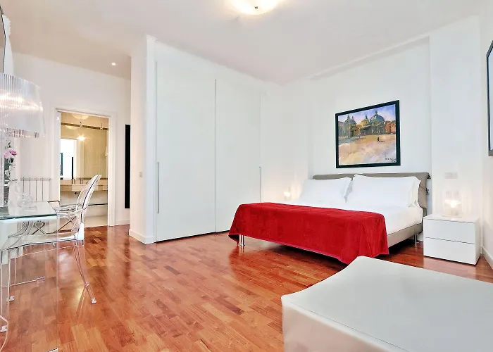 Piazzetta Margutta - My Extra * Rom