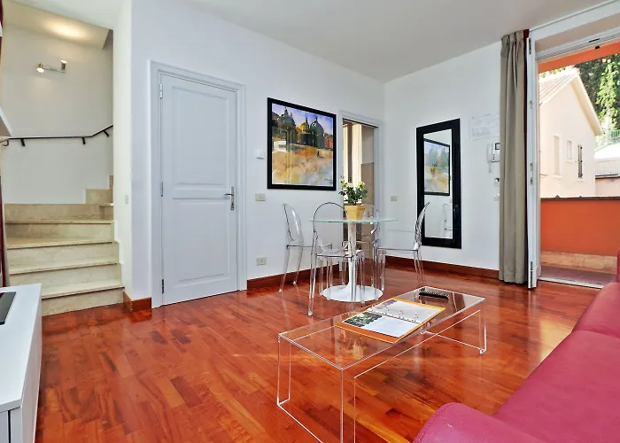 Piazzetta Margutta - My Extra Rom