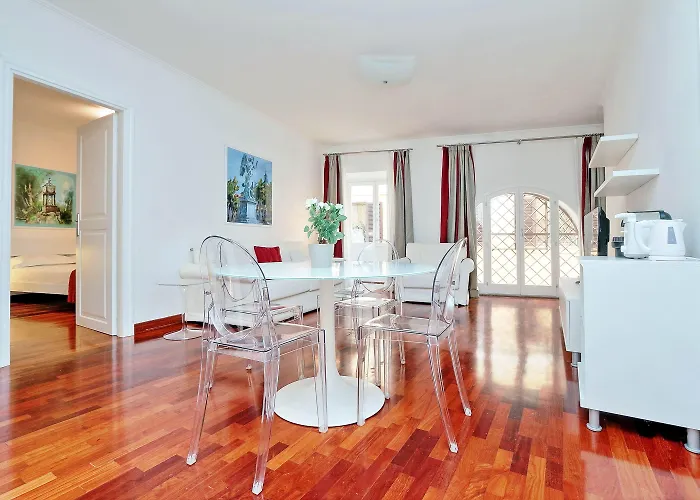 Piazzetta Margutta - My Extra Rom