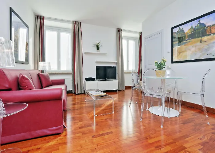 Piazzetta Margutta - My Extra Rom