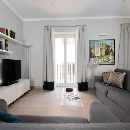 Piazzetta Margutta - My Extra * Рим